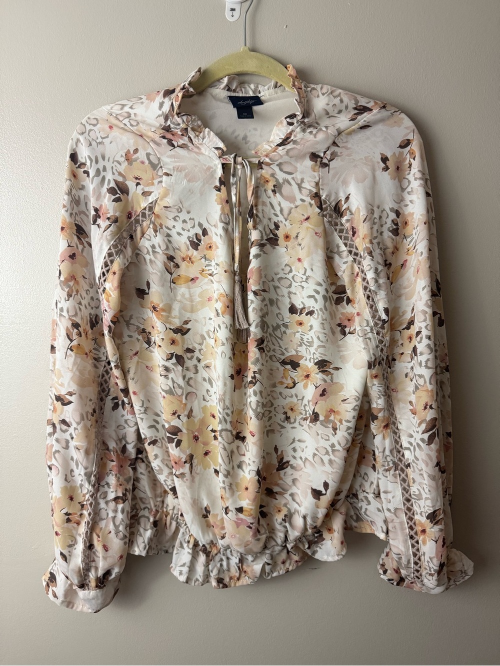 Daytrip The Buckle Cream Floral Tie-Neck Blouse Medium Boho Folk